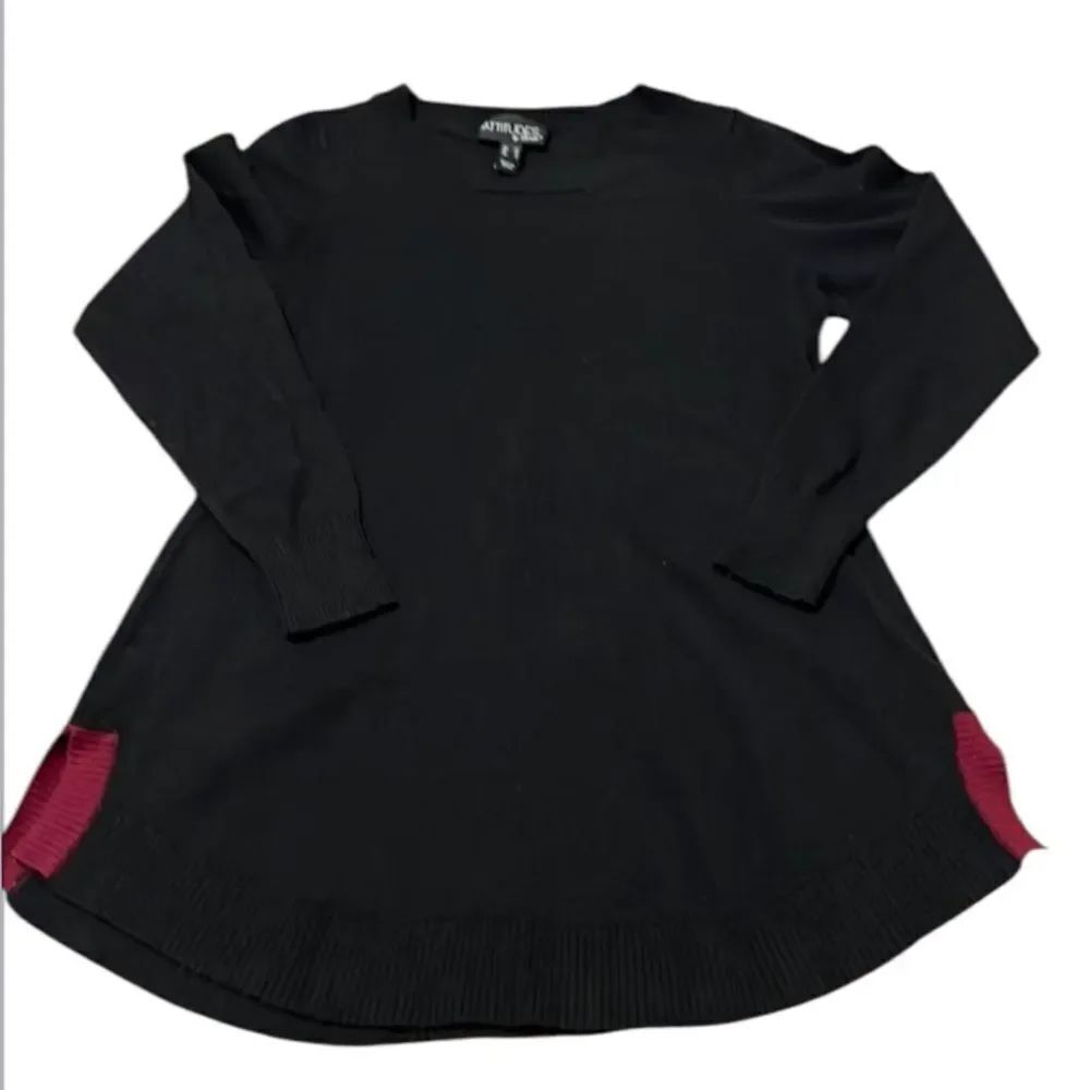 Attitudes by Renee szS black w/burgundy trim rounded hem side slits sweater EUC